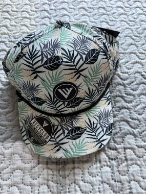 Levelwear golf hat - new and stylish.